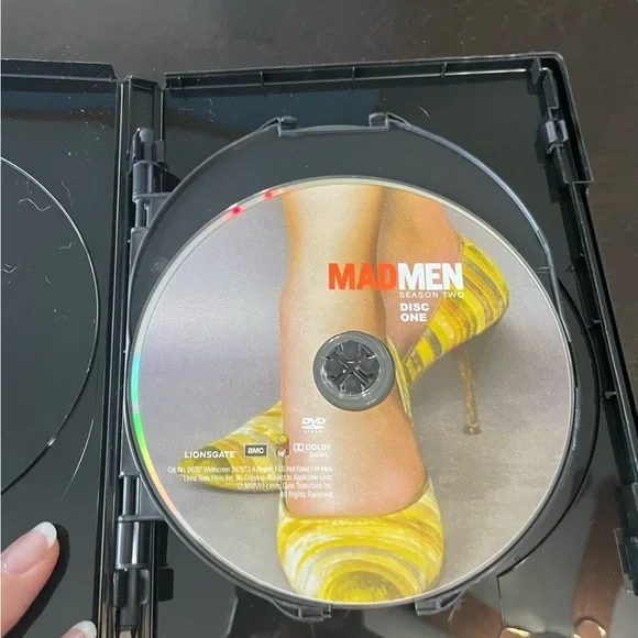 Emmy Award Winning TV Show Mad Men Season Two (2) DVD 4-disc set - Picture 3 of 6